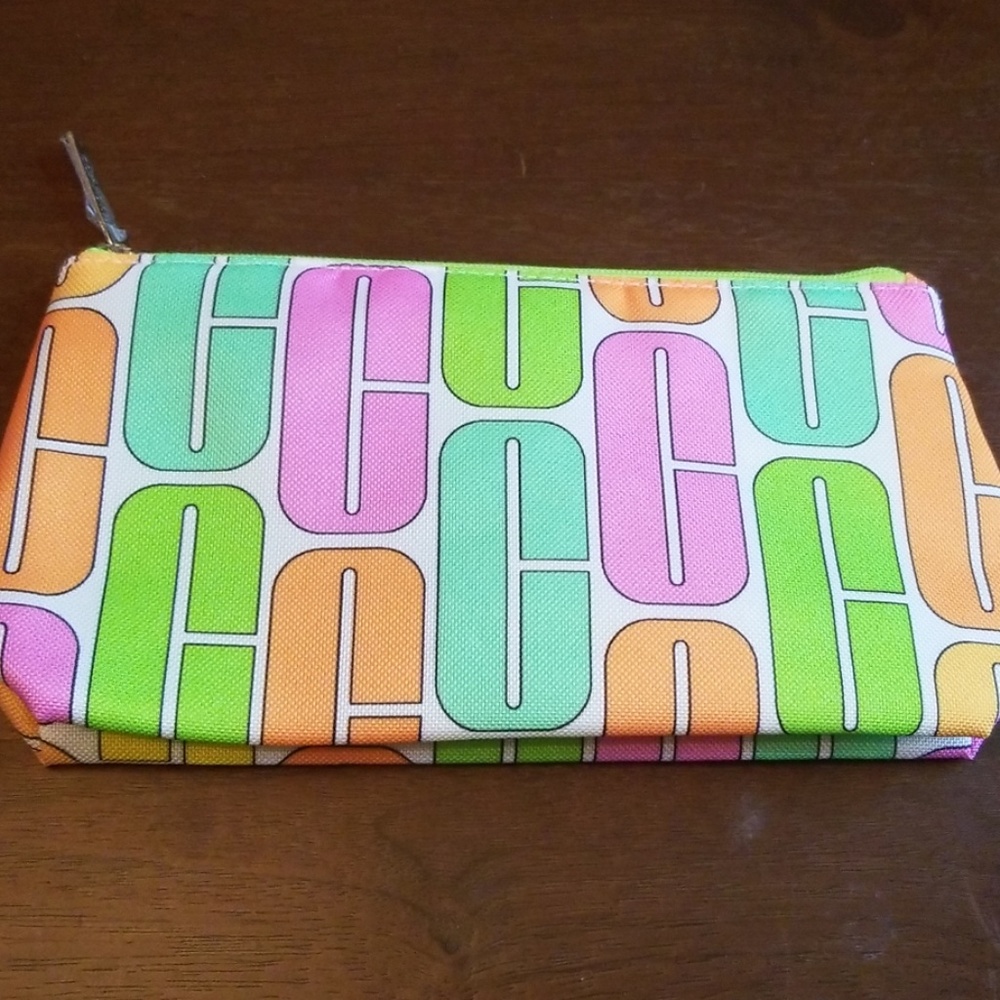 **FREE** with bundle of 2+ items